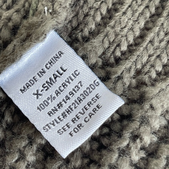 HYFVE Color Block Worn Look V-Neck Sweater Oversized XS. CLOSET CLEAR OUT! - Picture 5 of 7